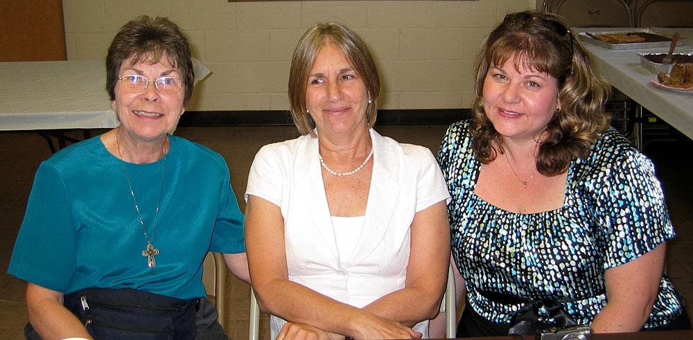 Ed's sister, Barbara Phillips, sister-in-law Kathy Bergmann, and Ed's daughter Susan.